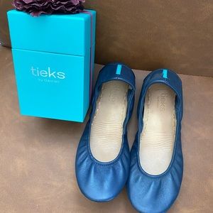 Tiers Ballerina Flats sz 7 Navy